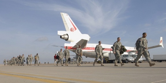 Soldiers returning to Fort Hood, Texas, from Iraq